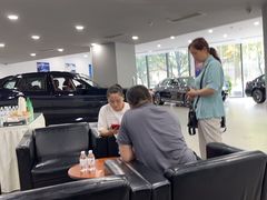 -上海宝信宝马4S店