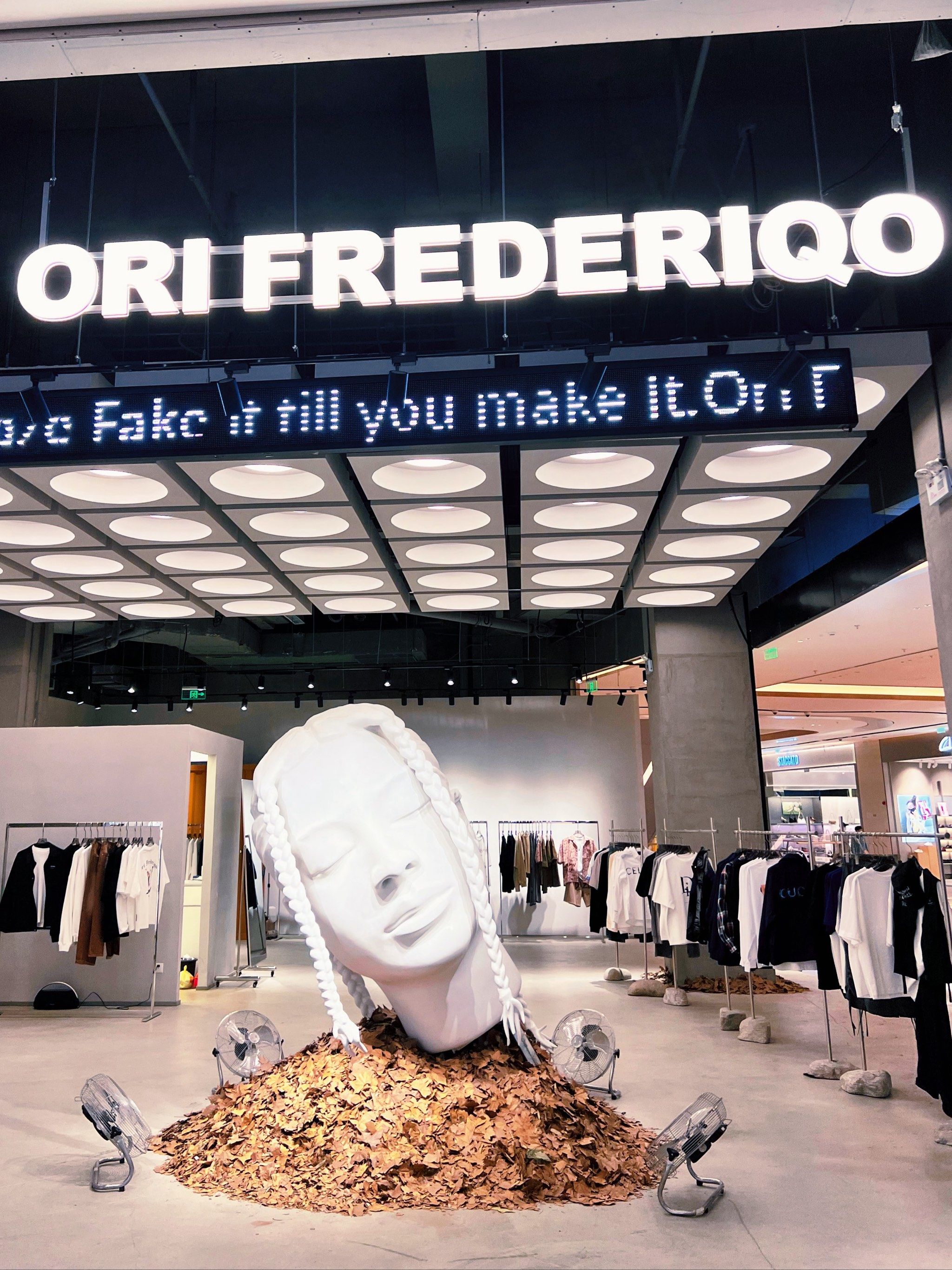 为创意源泉,通过各种有趣的方式予以呈现,其设计充满了诙谐幽默的巧思