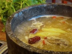 -鲁朗纳麦石锅鸡庄园