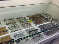 -提一眼镜·蔡司·依视路(小寨店)