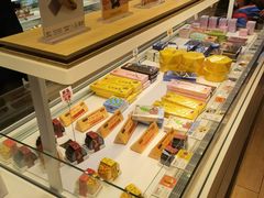 面包甜点陈列柜-好利来(西铁营万达广场店)