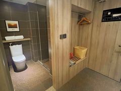 -西安大雁塔科技大学地铁站亚朵酒店