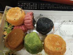 乌豆蛋黄酥-陶陶居饼家(惠福东路店)