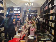 -钟书阁(松江泰晤士小镇店)