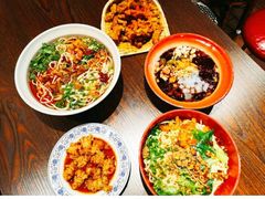 -爆炸头阿姨小四川正宗川味小吃(无任何分店)