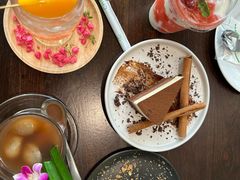 -Chom Cafe and Restaurant