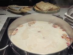 -尚尚仙·酸汤猪手·猪肚鸡火锅(华联万柳购物中心店)