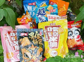 收到朋友送来的水军锅巴礼盒，真的超大一盒，各个品种各