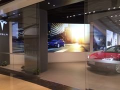 店内环境-TESLA 特斯拉(上海太古汇体验店)