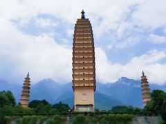 -三塔倒影公园