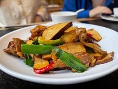 -鱼鲜饭香·招牌汽锅剁椒鱼头王