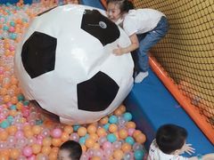 -爱蹦iBOON蹦床运动馆(江汉店)