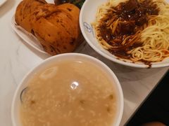 -李与白包子铺(桐梓林店)