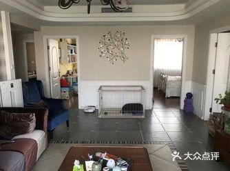 今日分享晒晒住了2年的房子，美式风搭配中式风，客厅的装饰