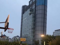 -洛克公园·篮球·足球·羽毛球(莘庄店)