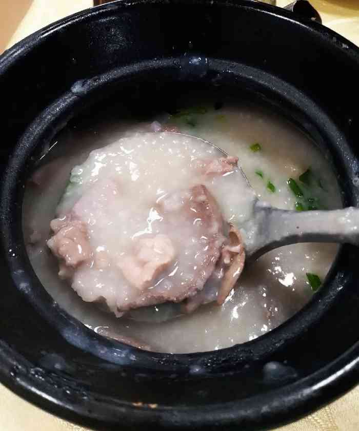 新城饭店洲心大粥城-"朋友推荐去的赢之城附近,店铺有一楼二楼.