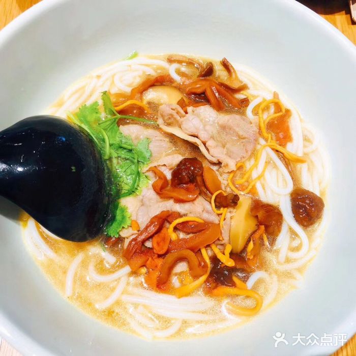 云味馆过桥米线(扬名广场店)菌汤肥牛过桥米线图片