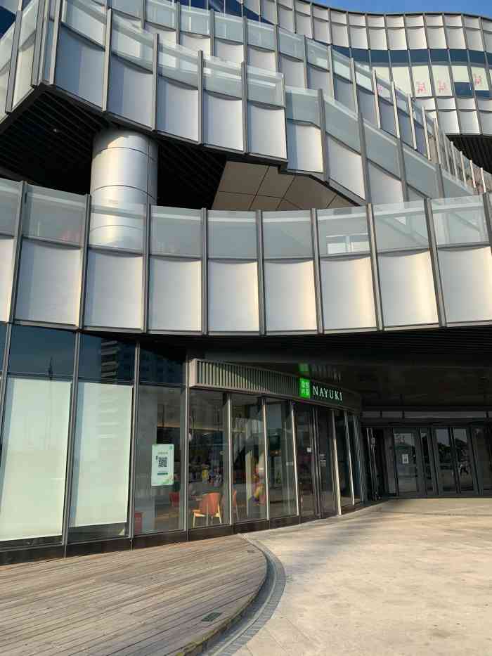 奈雪的茶(金隅嘉品mall店)-"母亲节,在店里买的霸气杨梅,前面等了16.