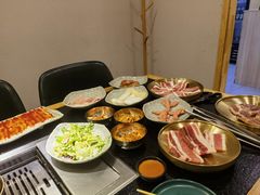-臻牛烤肉