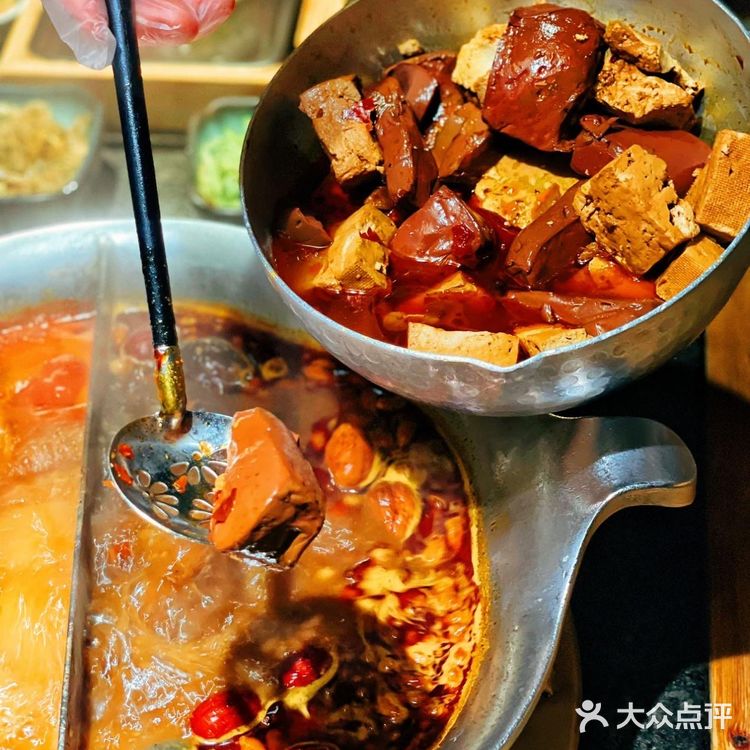 藏不住啦 鸭血无限续，奶茶还买一送一？？