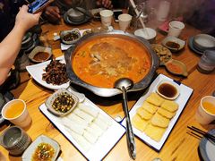 -野山舂·贵州现舂酸汤火锅(鸿通城店)