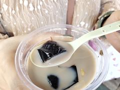 奶茶味燒仙草-八婆婆烧仙草(曾厝垵店)