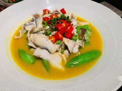 招牌酸菜鱼-老头儿油爆虾·知味杭州(爱琴海购物中心)
