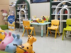 -瑞尔齿科(南京东路名人诊所)