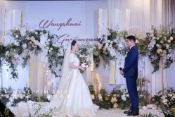 点击看大图 -曼青婚纱礼服馆