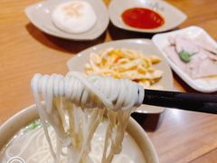 -亮亮面馆(经六路店)