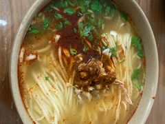 -亮亮面馆(经六路店)