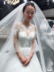 -艾米丽婚纱礼服