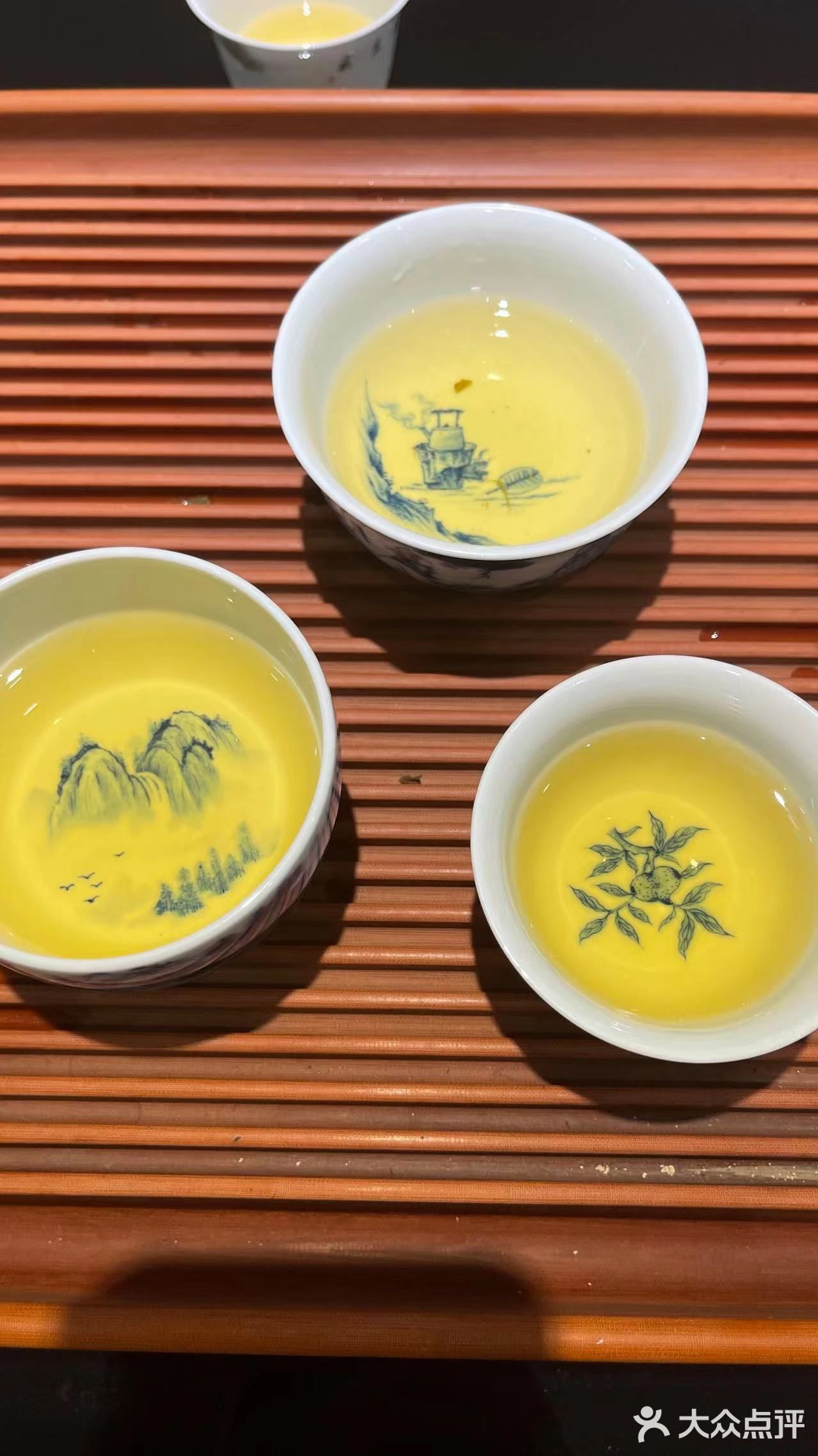 流光溢彩。执一盏茶，细品