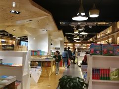 -新华里咖啡书吧(新华书店小寨店)