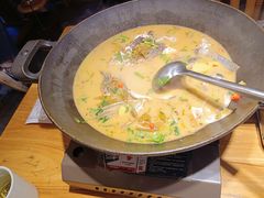 煎香酸菜半边鱼-渔悦潇湘·酸菜煮鱼(岳麓山店)