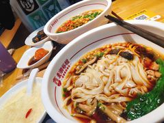-呷佬·长沙手工米粉(金沙江路店)
