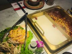 -尚尚仙·酸汤猪手·猪肚鸡火锅(华联万柳购物中心店)