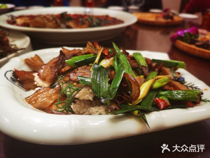 杨记隆府·江湖川菜(汇智国际商业中心店)柏枝锅巴炒腊肉图片