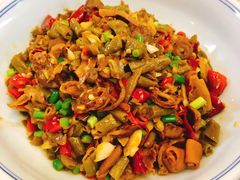 -阿瓦山寨·湘菜现炒·剁椒鱼头王(咸阳总店)