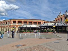 -塞拉瓦莱名品奥特莱斯