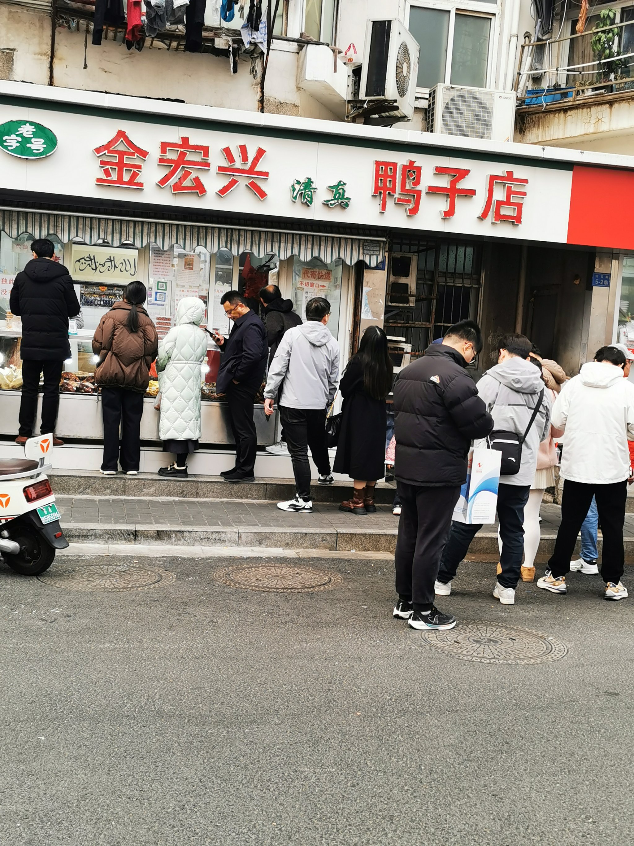 这家鸭子这么好吃吗❗工作日都在排大队