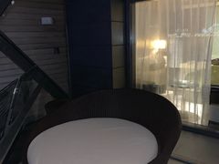 -上海滴水湖皇冠假日酒店