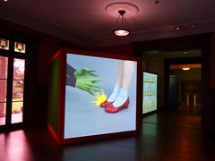 -Nathalie Djurberg与Hans Berg“牛皮纸包裹的月亮”-Prada荣宅当季展览