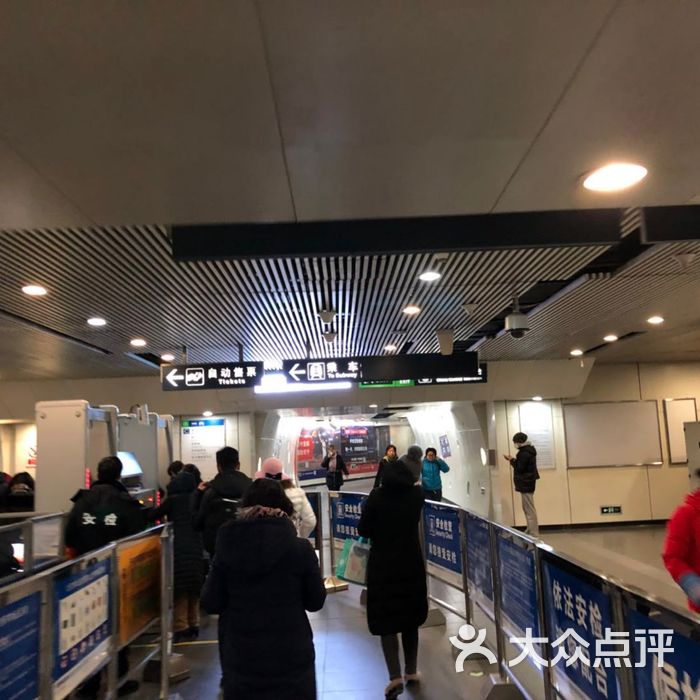 金台夕照地铁站