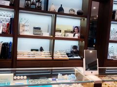 -三目眼镜·蔡司视觉合作店(青浦宝龙店)