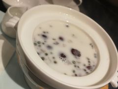 -燕庭·纯燕窝·甜品下午茶(南京西路店)