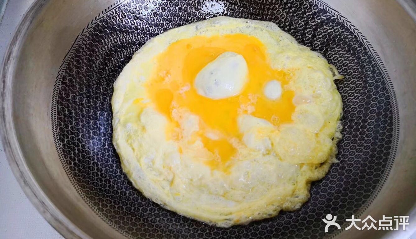 黄瓜红椒火腿鸡蛋炒饭  超丰富的蛋炒饭