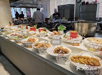 空港大酒店位于通祥路上，是硕放老牌的酒楼，当地人会在