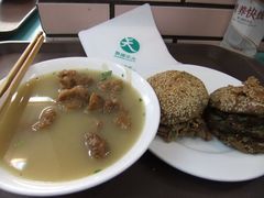 豆面丸子烧饼夹肉-护国寺小吃(新街口店)