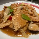 佩服张兰一把年纪了还为开业跳科目三，结果真是火爆